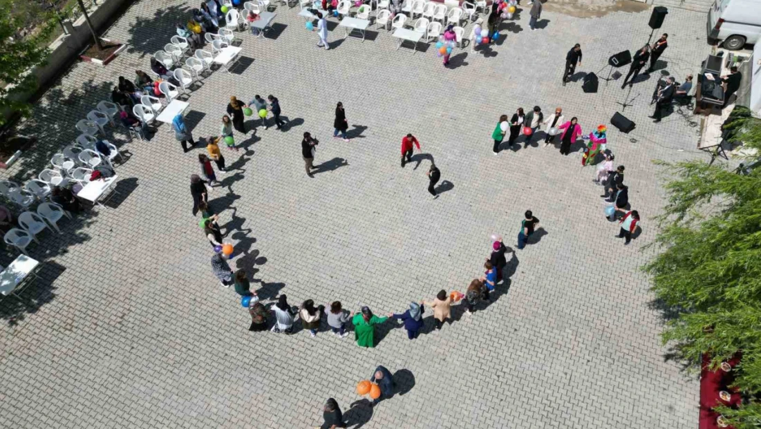 Elazığ'da 'Engelsiz Uçurtma Şenliği' renkli görüntülere sahne oldu