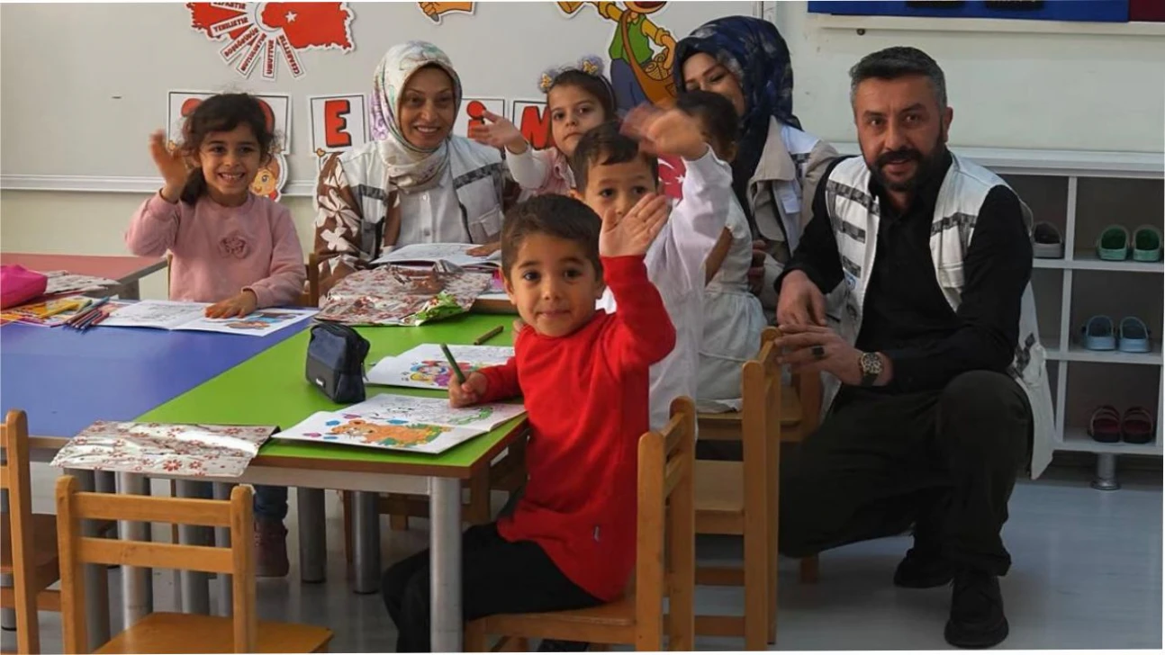 İyilik Çeşmesi Derneği, Minik Yüreklerin Yüzünü Güldürdü.