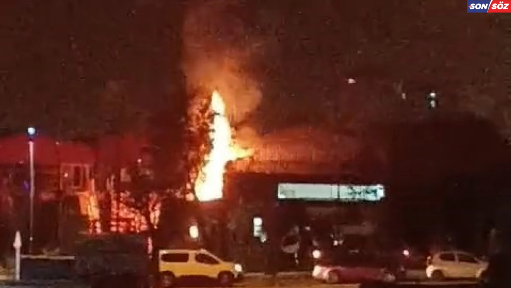 Elazığ'da kereste dükkanında korkutan yangın