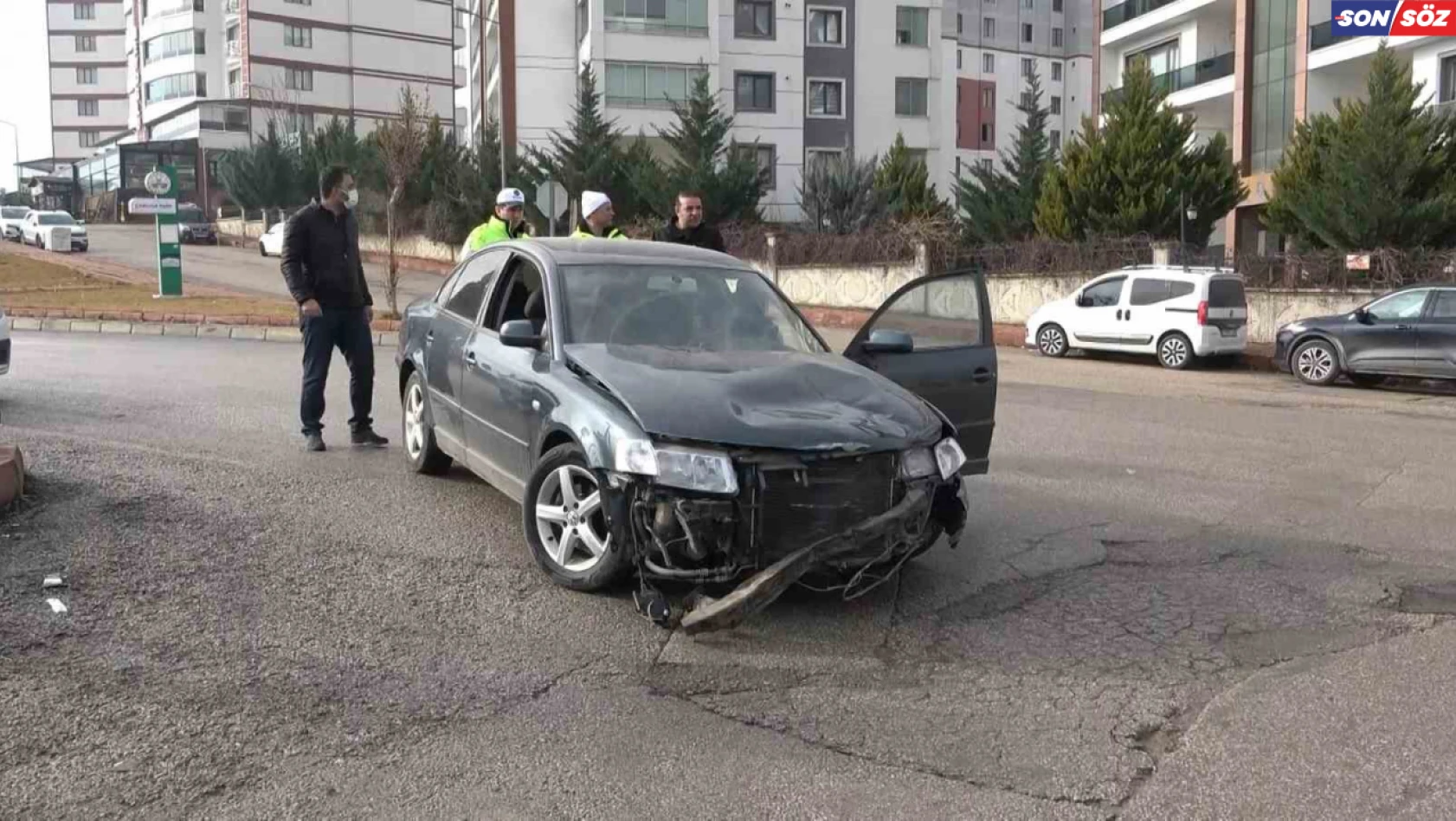 Elazığ'da otomobil ile motosiklet çarpıştı: 2 yaralı