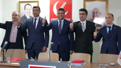 Yeniden Refah'ta Bayrak Değişimi