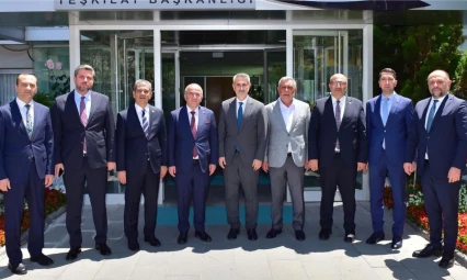 Şehrin Doğusuna Yüzme Havuzu