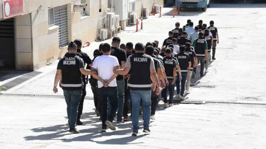 'Kuyu-16' operasyonunda yakalanan şüpheliler adliyeye sevk edildi