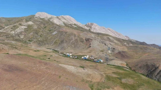 2 bin 500 rakımda ekmek mücadelesi