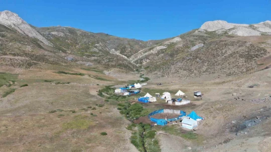 2 bin 500 rakımda ekmek mücadelesi