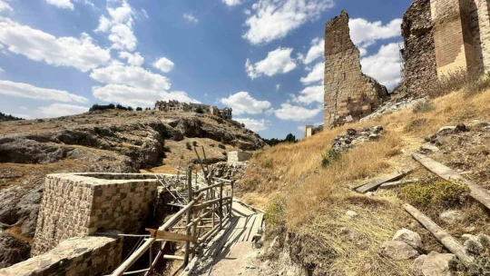 5 bin yıllık Harput Kalesi'nde restorasyon tüm hızıyla sürüyor