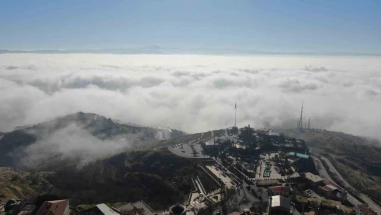 600 bin nüfuslu kent sis denizinde kayboldu