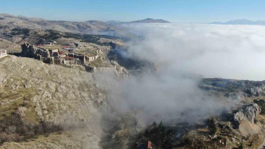600 bin nüfuslu kent sis denizinde kayboldu