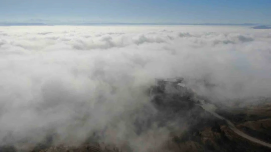 600 bin nüfuslu kent sis denizinde kayboldu