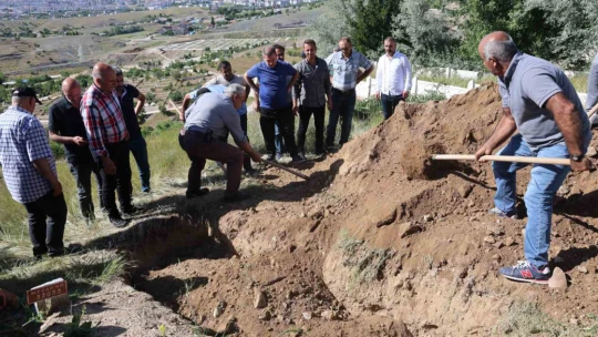 7 ay yoğun bakımda kaldıktan sonra hayatını kaybetmişti: Ziyaretine gideceği anneannesinin yanına defnedildi