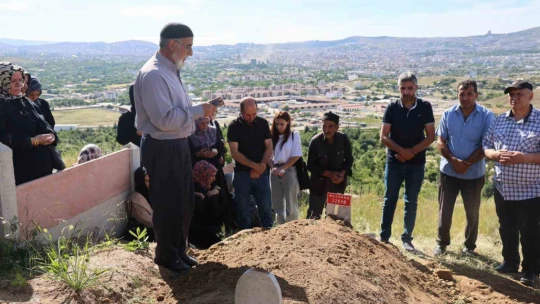 7 ay yoğun bakımda kaldıktan sonra hayatını kaybetmişti: Ziyaretine gideceği anneannesinin yanına defnedildi