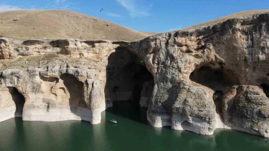 9 milyon yıllık kanyondaki dağ keçileri dron ile görüntülendi