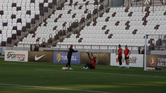 A Milli Kadın Futbol Takımı, Litvanya maçı hazırlıklarını tamamladı