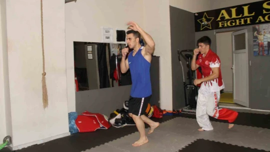 Abi-kardeş, sırt sırta vererek kick boksta şampiyonalara hazırlanıyor