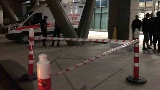 Acil servis önünde silahlı saldırı: 1 yaralı