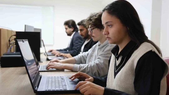 Adli Bilişim Uzmanı Tuncer: ''Deepfake ile ünlülerin veya sıradan insanların yapmadıklarını ve söylemediklerini yaptırmak mümkün''