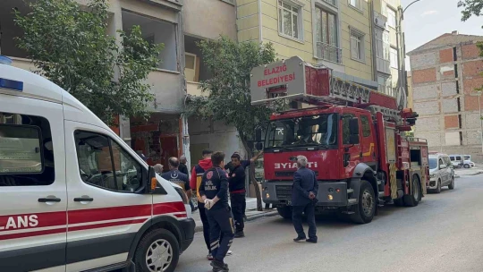 Ağır hasarlı binada ekipleri harekete geçiren anons: İntihar girişimi için gittiler gerçek bambaşka çıktı