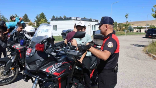 Ahıska Türkü çocuklardan atlı jandarma timine büyük ilgi