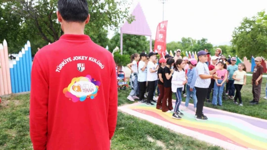 Ahıskalı çocuklar ilk kez at binmenin heyecanını yaşadı