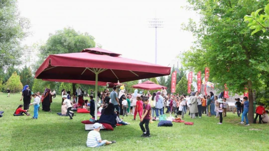 Ahıskalı çocuklar ilk kez at binmenin heyecanını yaşadı