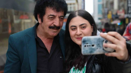 Arabeskin 'Baba'sına benzeyen Elazığlı Baki Çiçek Müslüm Gürses'le hatırasını unutamıyor