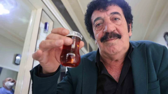 Arabeskin 'Baba'sına benzeyen Elazığlı Baki Çiçek Müslüm Gürses'le hatırasını unutamıyor