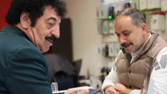 Arabeskin 'Baba'sına benzeyen Elazığlı Baki Çiçek Müslüm Gürses'le hatırasını unutamıyor