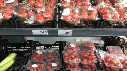 Aracılara isyan eden tarla sahibi halka seslendi, 'Gelin tarladan 4 liraya alın'