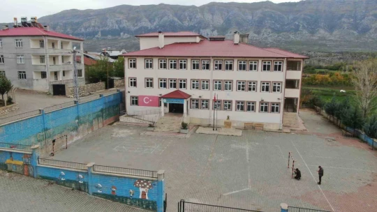 Arama motorunda gördü: Belediye başkanı okula 'Messi' isminin verilmesi için harekete geçti