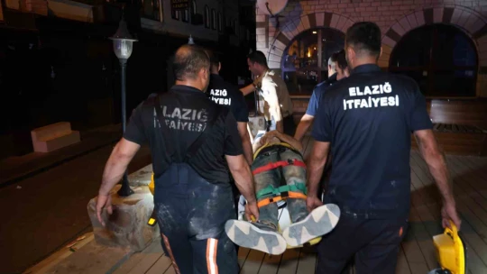 Asansör boşluğuna düşerek yaralanan şahsı itfaiye ekipleri kurtardı