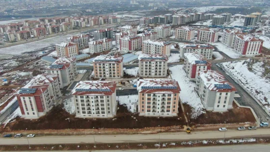 Asrın felaketinde evlerini kaybeden depremzedeler, yeni evlerine kavuşmaya çok yakın