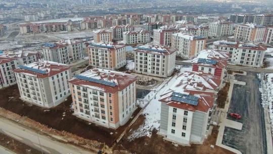 Asrın felaketinde evlerini kaybeden depremzedeler, yeni evlerine kavuşmaya çok yakın