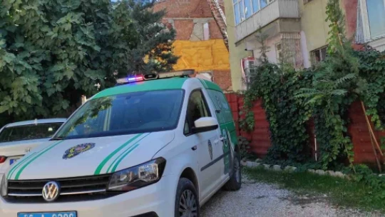 Balkonda mahsur kalan kediyi HAYDİ ve itfaiye ekipleri kurtardı