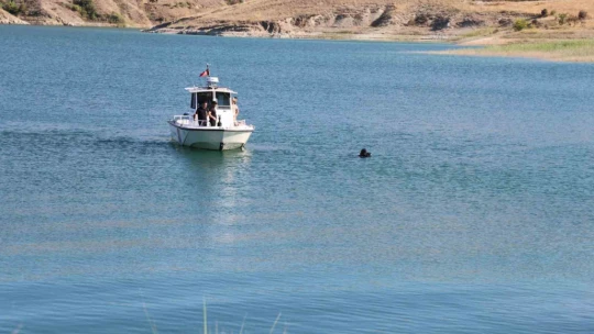 Baraj gölüne giren genç kayboldu, arama çalışmaları sürüyor