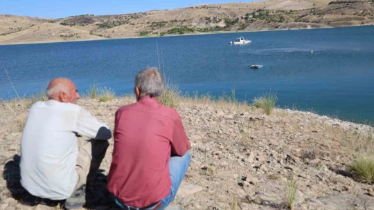 Baraj gölüne giren genç kayboldu, arama çalışmaları sürüyor