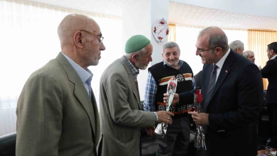 Bayramda huzurevi sakinleri unutulmadı