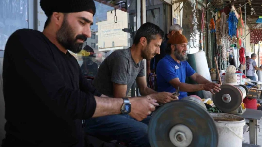 Bıçak bileyicilerin Kurban Bayramı mesaisi sürüyor
