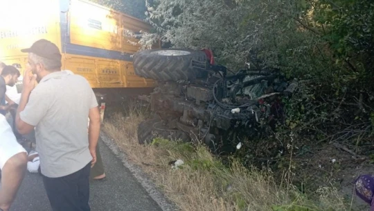Biçerdöver ile traktör çarpıştı: 2 yaralı