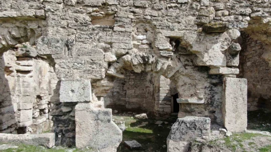 Bin 200 yıllık tarihi eser, zamana direniyor