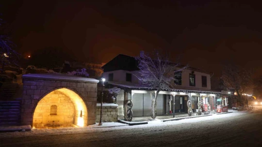 Bin 400 rakımlı Harput'ta kar yağışı eşsiz manzaralara sahne oldu