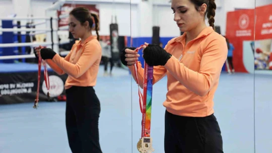 Boksta babasının desteğiyle başarıdan başarıya koşuyor