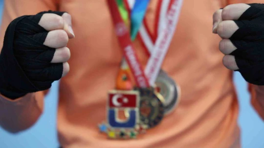 Boksta babasının desteğiyle başarıdan başarıya koşuyor