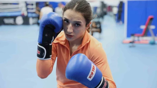 Boksta babasının desteğiyle başarıdan başarıya koşuyor