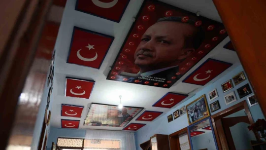 Böyle Erdoğan sevgisi görülmedi, evini adeta müzeye çevirdi, yeğenine adını verdi