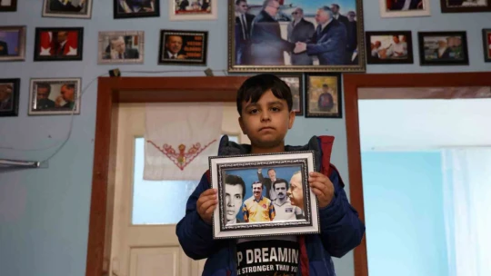 Böyle Erdoğan sevgisi görülmedi, evini adeta müzeye çevirdi, yeğenine adını verdi