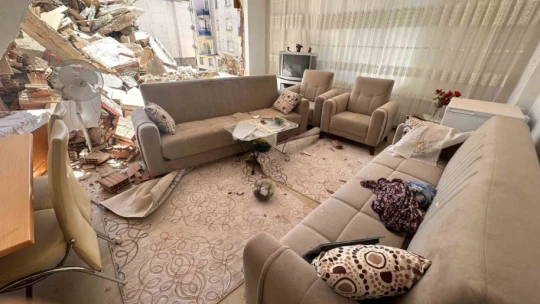 Böyle yıkım görülmedi: Hasarlı binayı yıkarken sağlam binaların duvarları yıkıldı