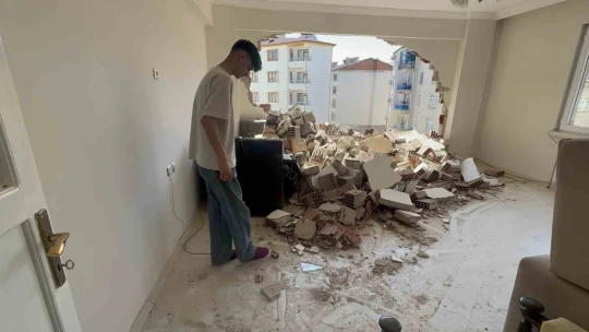 Böyle yıkım görülmedi: Hasarlı binayı yıkarken sağlam binaların duvarları yıkıldı