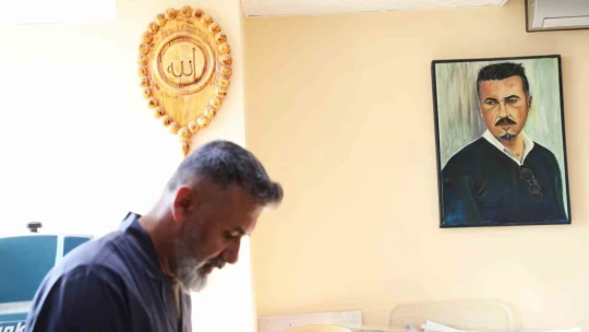 Bu atölyede kütükler sanata dönüşüyor