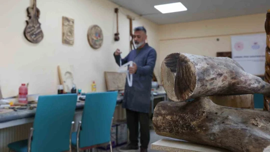 Bu atölyede kütükler sanata dönüşüyor