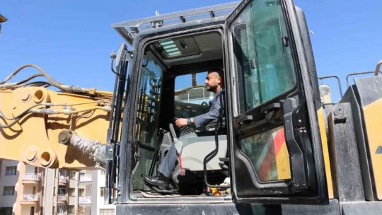 Bu maaşı duyan makas operatörlüğü için sıraya girecek: Aylık 300 bin lira